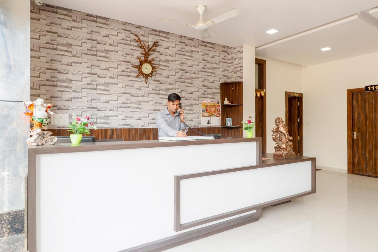 Capital O 63158 Hotel Om Sai Ram Chhatarpur Extérieur photo