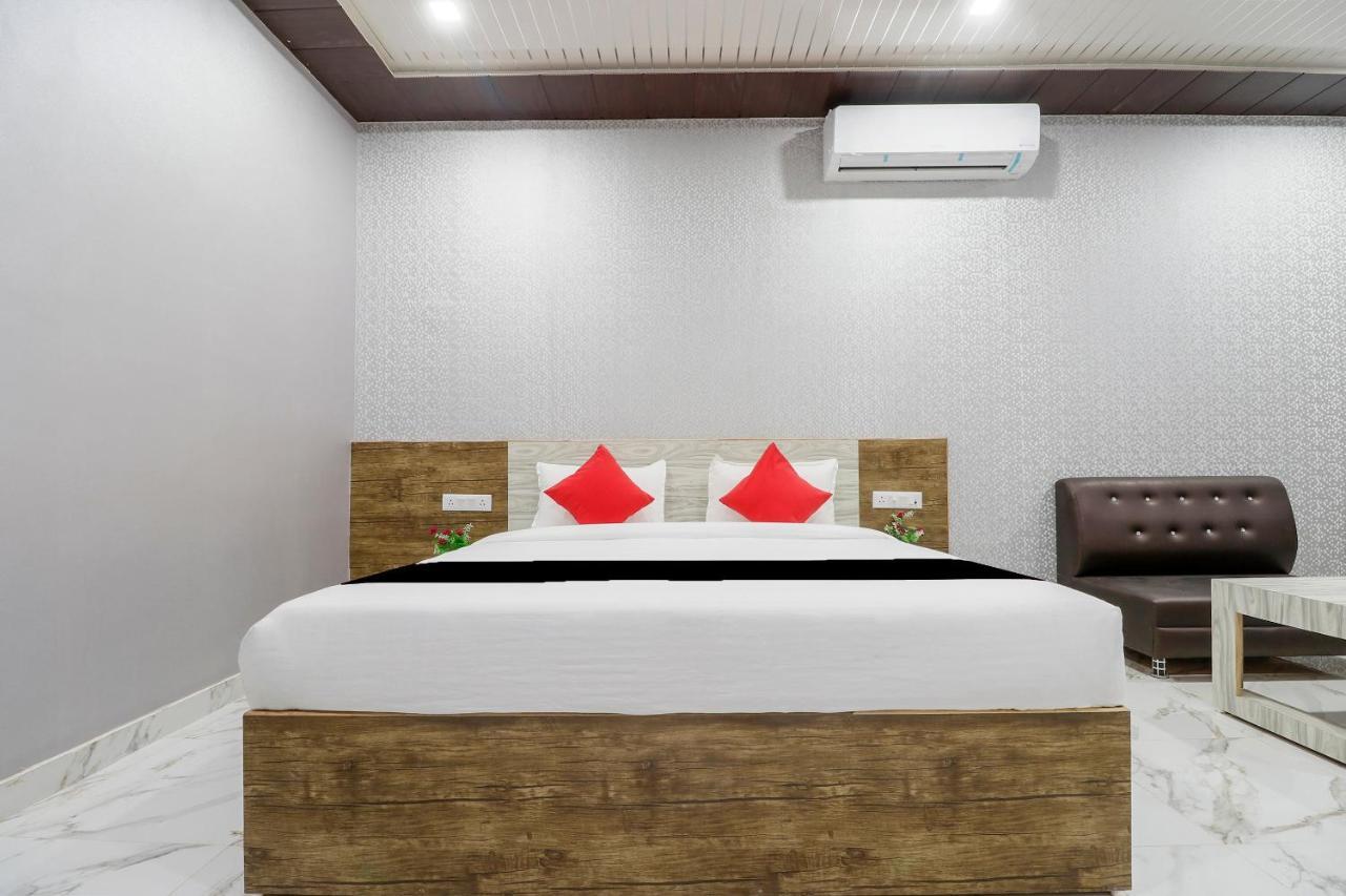 Capital O 63158 Hotel Om Sai Ram Chhatarpur Extérieur photo