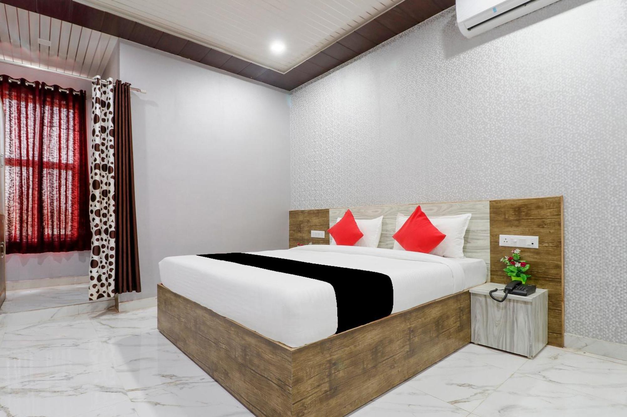 Capital O 63158 Hotel Om Sai Ram Chhatarpur Extérieur photo
