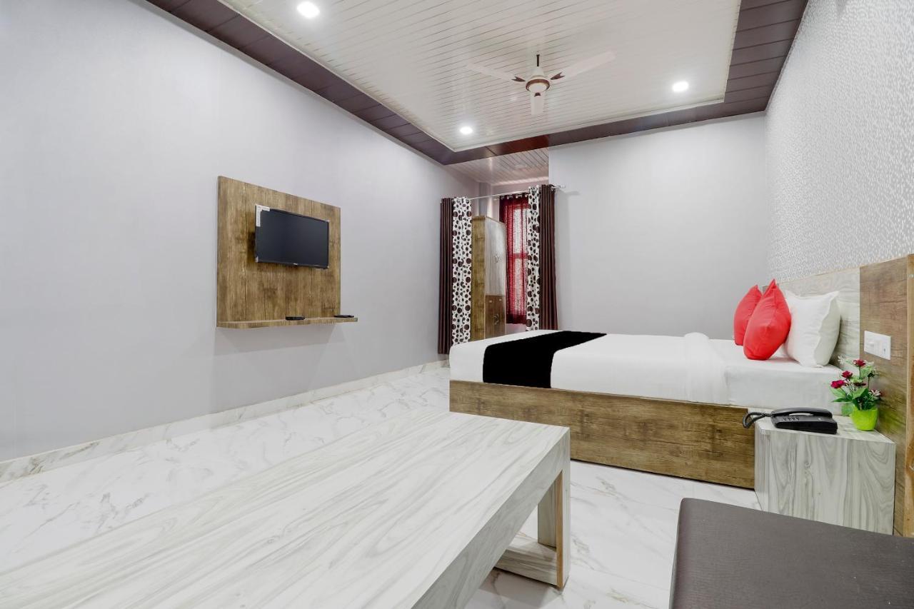Capital O 63158 Hotel Om Sai Ram Chhatarpur Extérieur photo