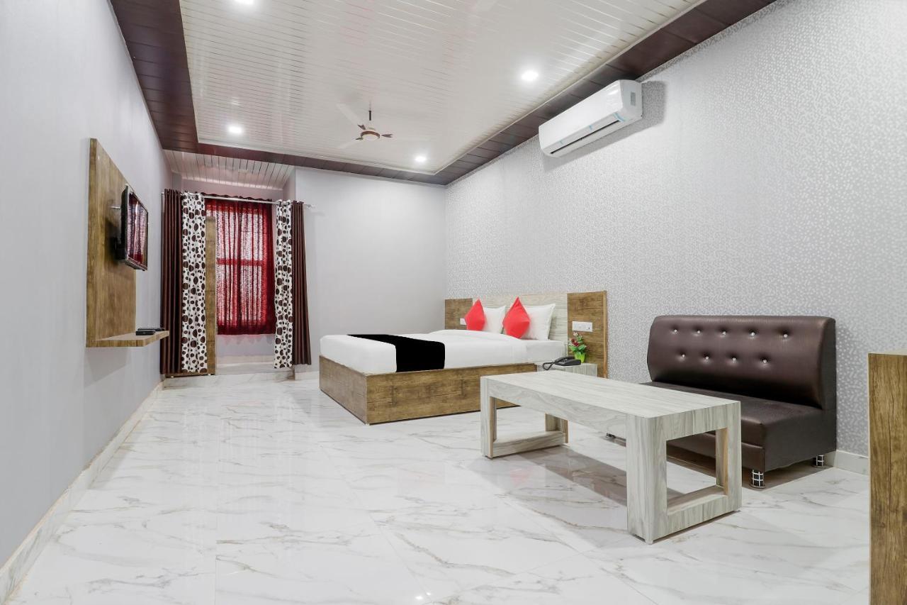 Capital O 63158 Hotel Om Sai Ram Chhatarpur Extérieur photo